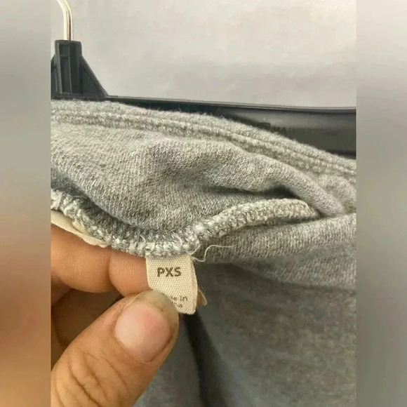 Soft surroundings gray capris size petite xsmall - Picture 9 of 12